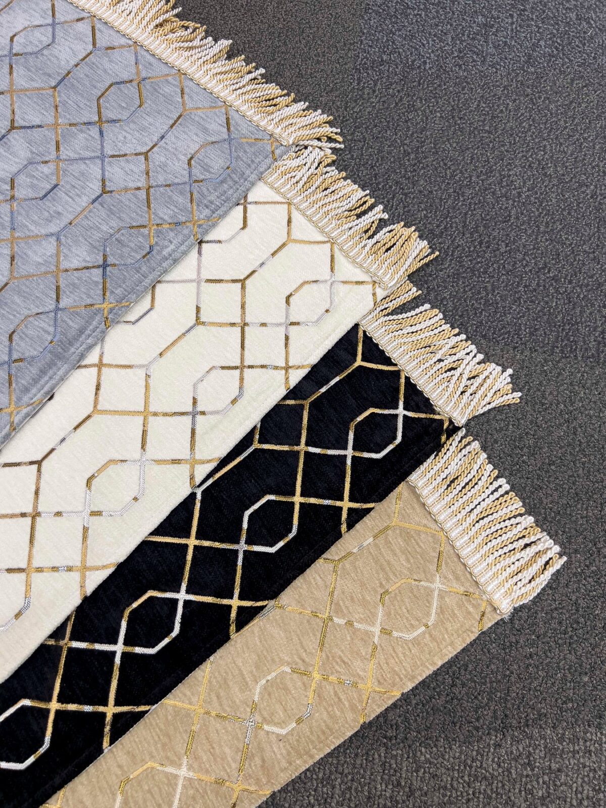 Altın Nakış Seccade - Şönil Kumaş - Siyah - Görsel 4