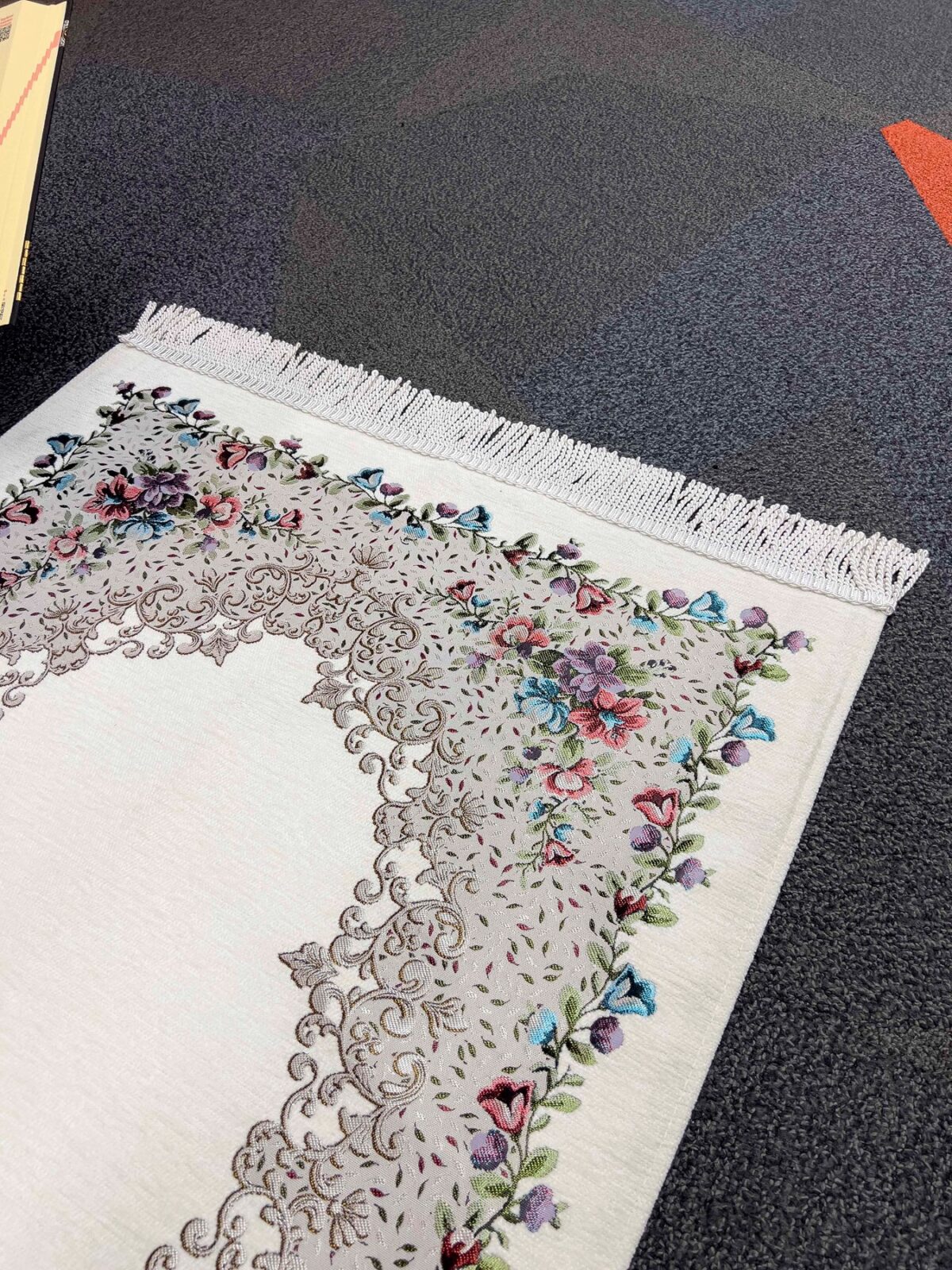 Altın Nakış Seccade - Şönil Kumaş - Krem - Görsel 2