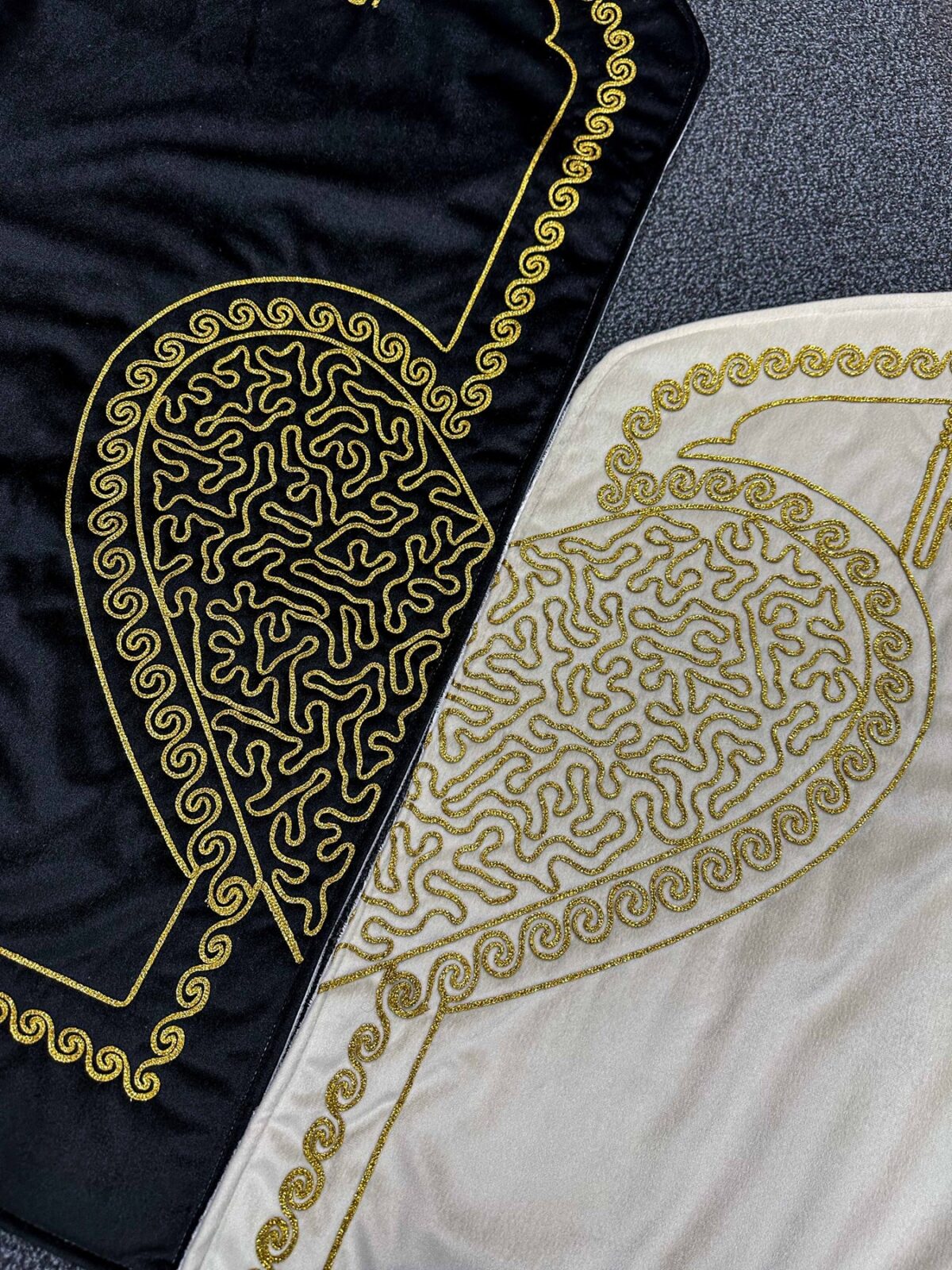 Seccade - Kalp Desenli - Siyah ve Beyaz - İkili Set - Süslemeli - Görsel 2