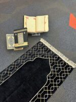 Altın Nakış Seccade - Şönil Kumaş - Siyah - Görsel 2