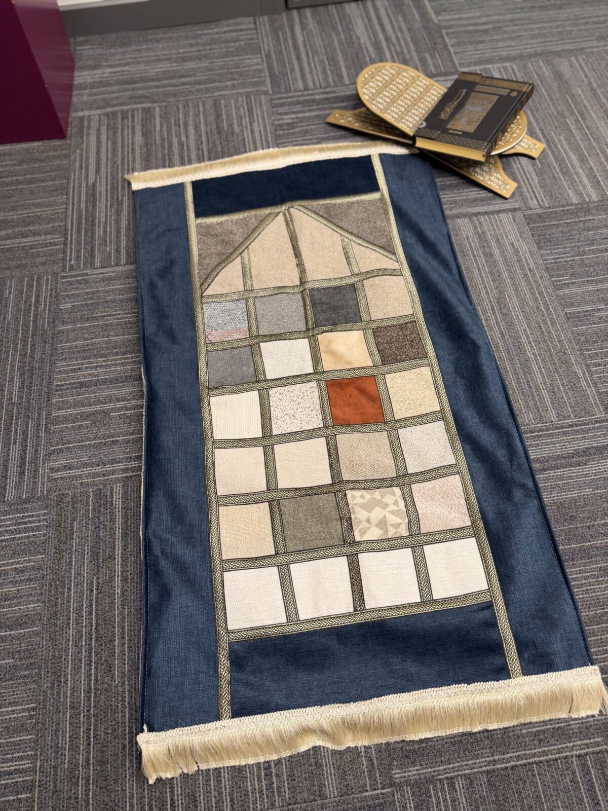 Modern Patchwork Mozaik Desenli Saçaklı Seccade - Görsel 4