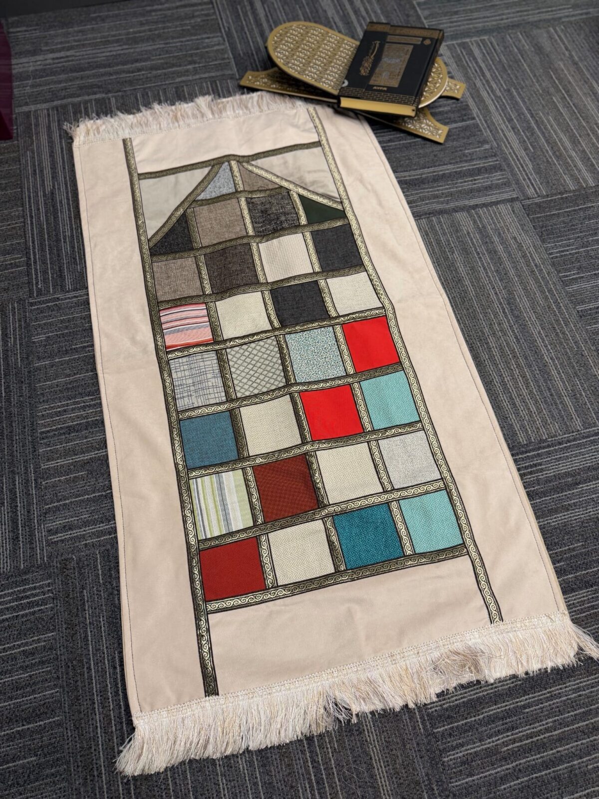Modern Patchwork Mozaik Desenli Saçaklı Seccade - Görsel 2