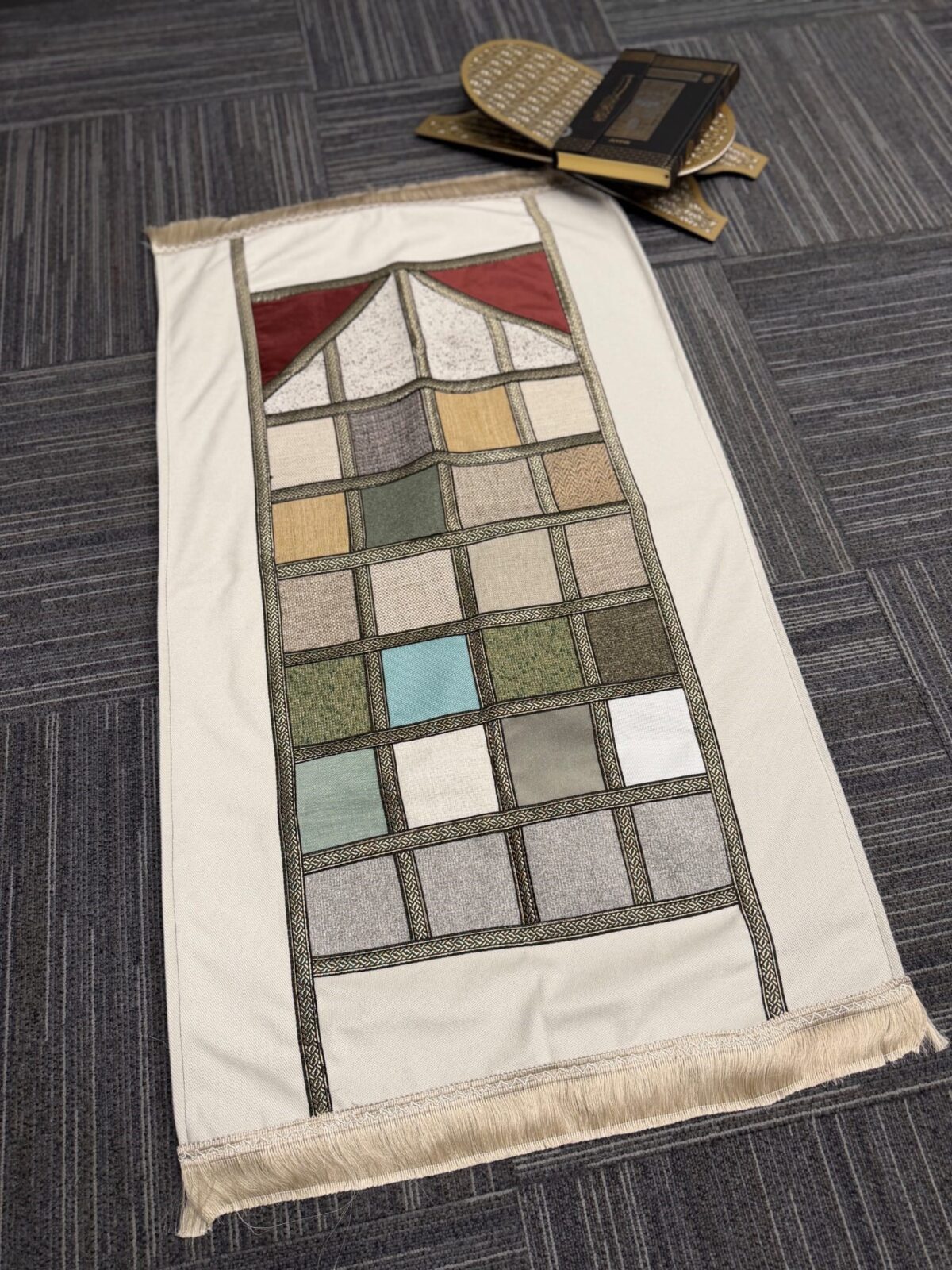 Modern Patchwork Mozaik Desenli Saçaklı Seccade - Görsel 5